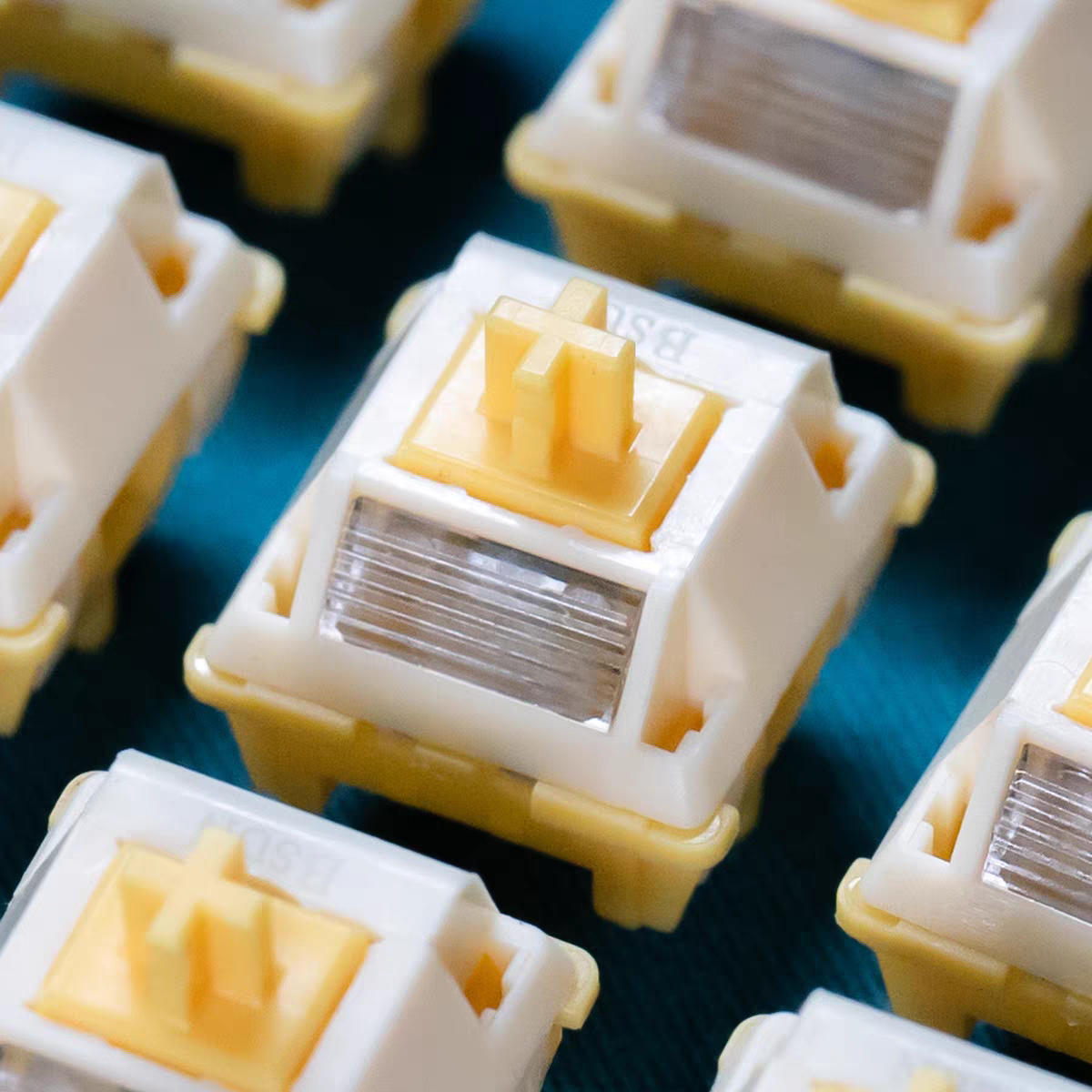 QVQ N2 Milk Dragon V2 Switch L - đánh giá và giá Gaming Keyboard Thocky